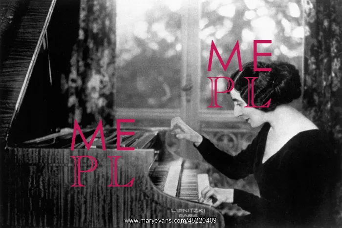 : Wanda Landowska playing her harpsichord ? : Wanda Landowska playing her harpsichord ?