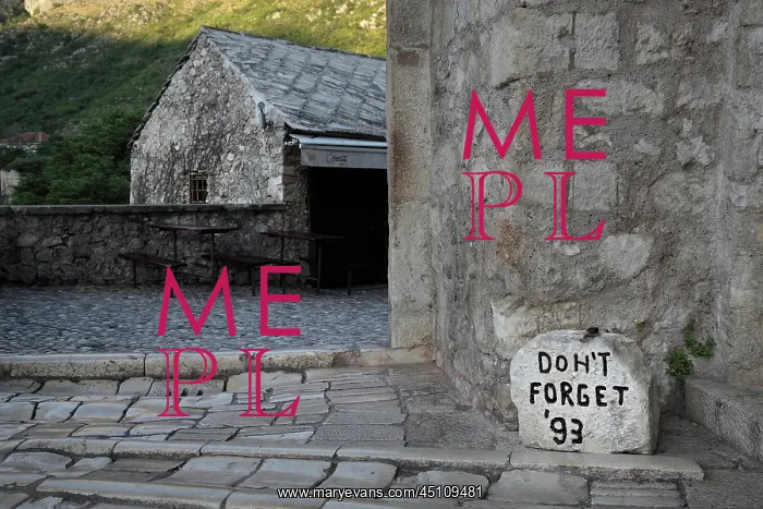 : War commemoration stone, Stari Most, Mostar, Bosnia : War commemoration stone, Stari Most, Mostar, Bosnia