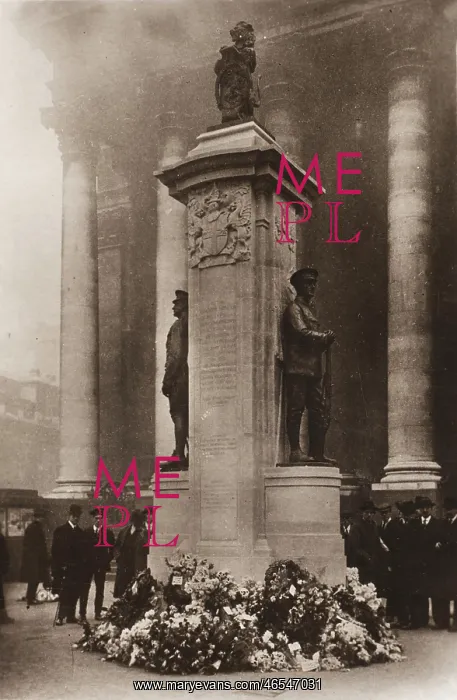 : War Memorial outside the Royal Exchange : War Memorial outside the Royal Exchange