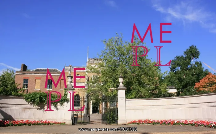 : War Memorial, Pitzhanger Manor, Ealing, West London : War Memorial, Pitzhanger Manor, Ealing, West London