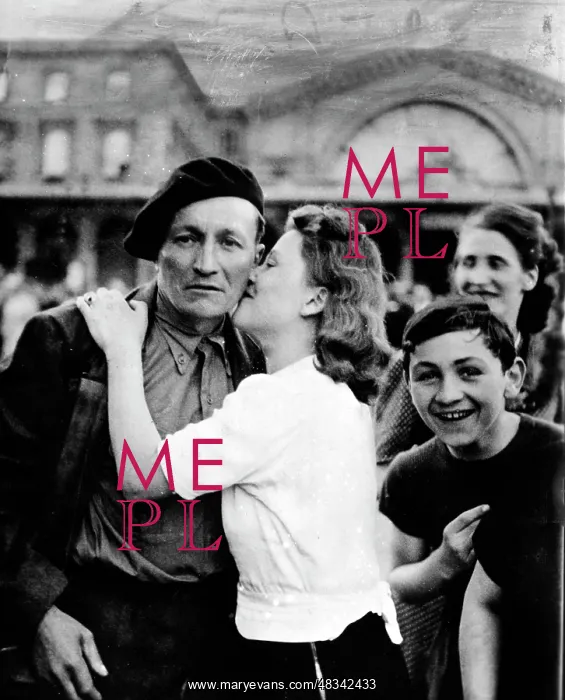 : War returnees in Paris, 1941 : War returnees in Paris, 1941