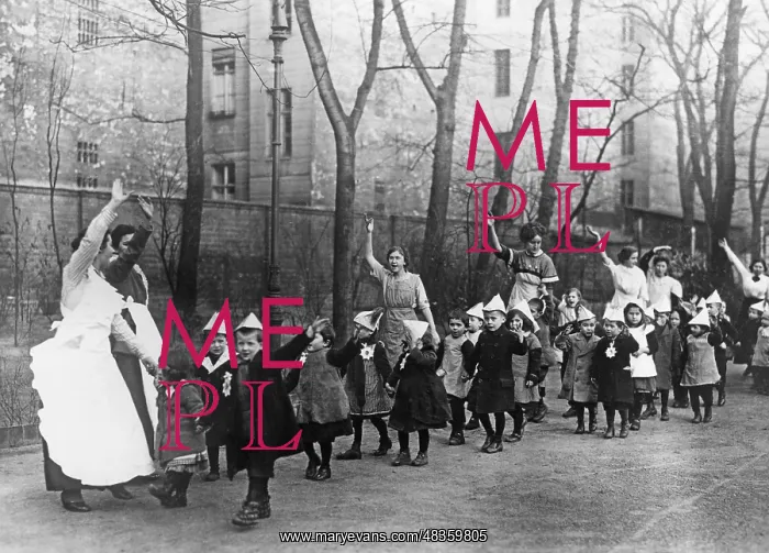 : Wartime nursery in Berlin, 1914 : Wartime nursery in Berlin, 1914