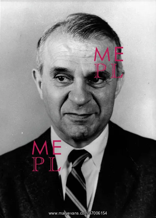 : Wassily Leontiff : Wassily Leontiff