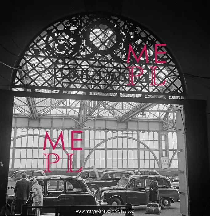 : Waterloo Station, London : Waterloo Station, London