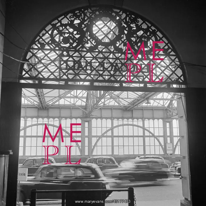 : Waterloo Station, London : Waterloo Station, London