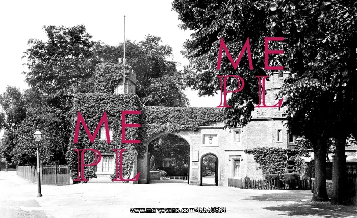  : Watford, Cassiobury Park Gates 1921
