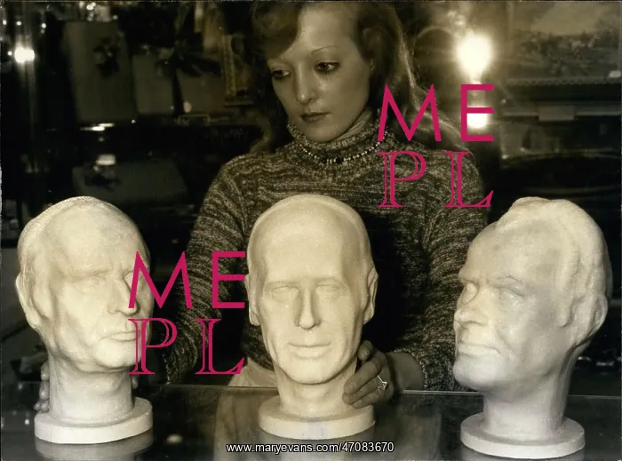  : Waxwork heads, Mitterrand, Giscard d'Estaing, Marchais