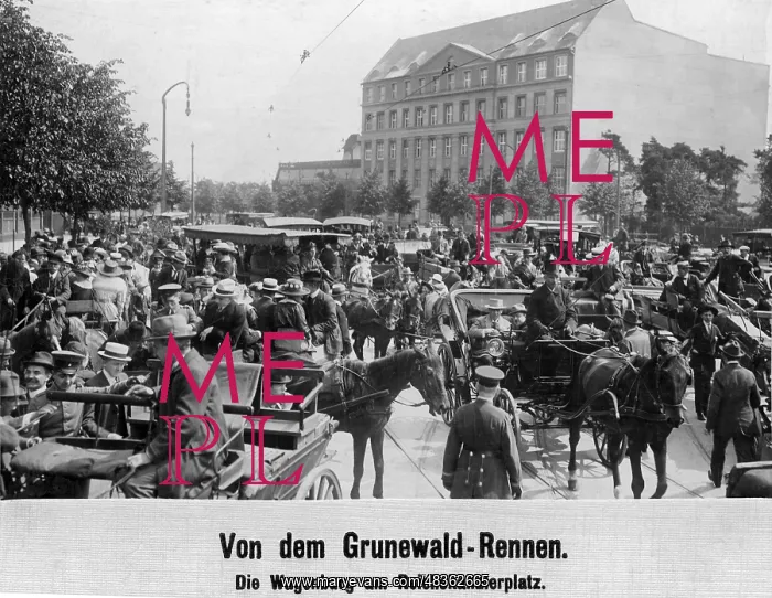 : On the way to the horse race at Grunewald racecourse : On the way to the horse race at Grunewald racecourse