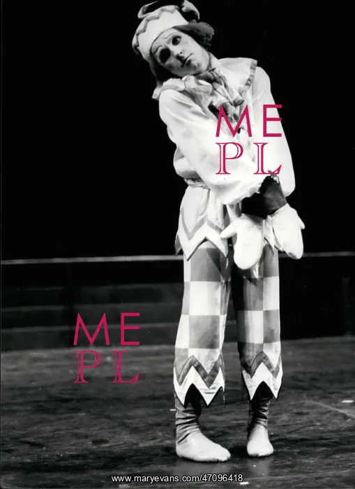 : Wayne Sleep, ballet dancer, in Petrushka costume : Wayne Sleep, ballet dancer, in Petrushka costume
