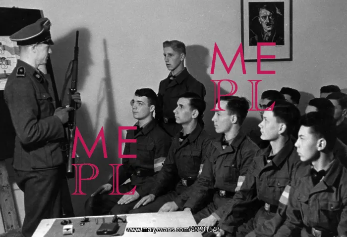 : Weapons training of a HJ group by an SS officer, 1942 : Weapons training of a HJ group by an SS officer, 1942