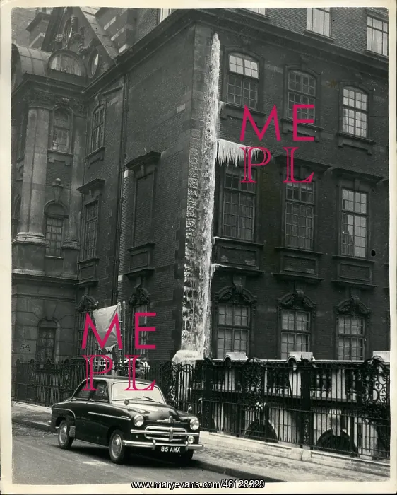 : Weather. 1958 - Cold weather in London. photo shows Water : Weather. 1958 - Cold weather in London. photo shows Water