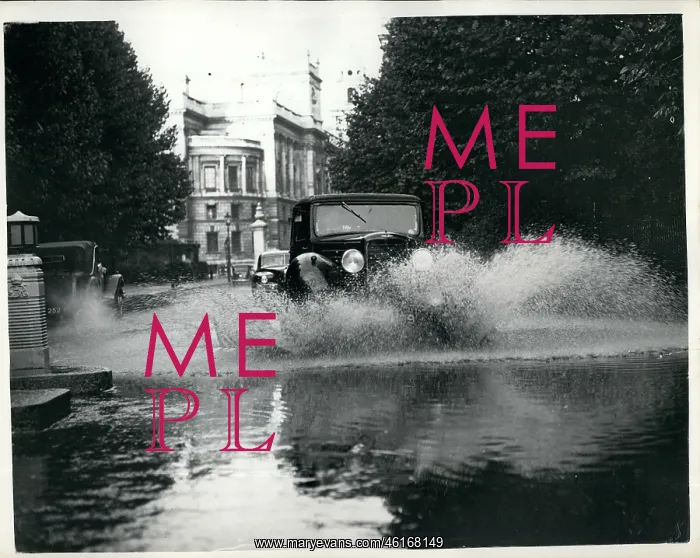 : Weather. Aug. 08, 1954 - LONDON DELUGED BY FREAK STORM : Weather. Aug. 08, 1954 - LONDON DELUGED BY FREAK STORM