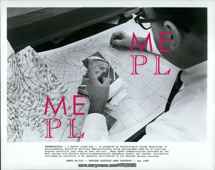 : Weather. May 05, 1966 - Nephanalysis -- a master cloud map -- is prepared : Weather. May 05, 1966 - Nephanalysis -- a master cloud map -- is prepared