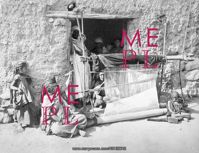 : Weaving in Algiers, 1905 : Weaving in Algiers, 1905