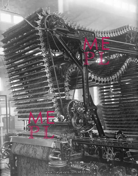 : Weaving loom, 1931 : Weaving loom, 1931