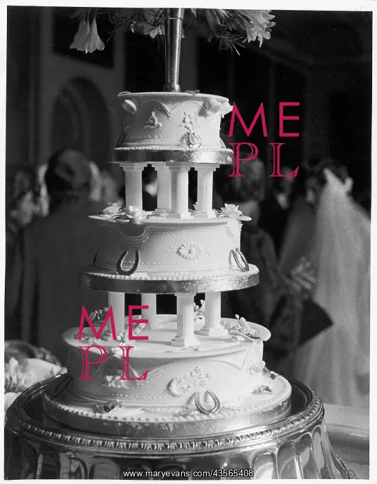 : WEDDING CAKE 1960S : WEDDING CAKE 1960S