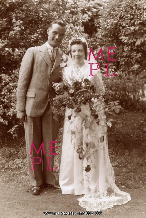  : Wedding couple, 1940s