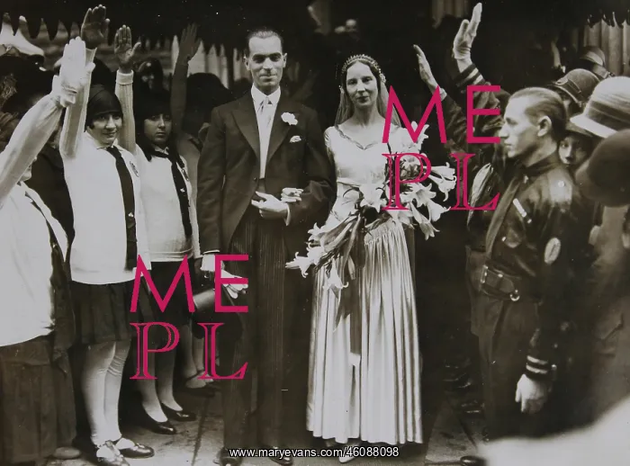 : Wedding customs - A guard of honor of : Wedding customs - A guard of honor of