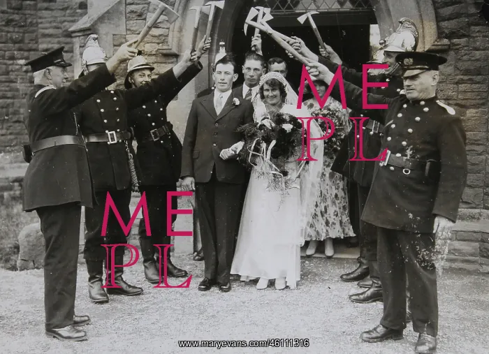 : Wedding customs - A guard of honor of : Wedding customs - A guard of honor of