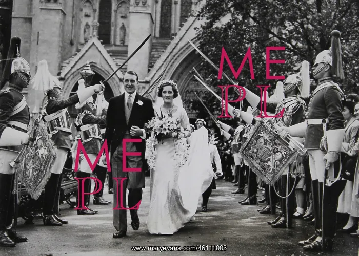 : Wedding customs - Trellis by soldiers : Wedding customs - Trellis by soldiers