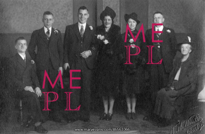: Wedding group photograph : Wedding group photograph