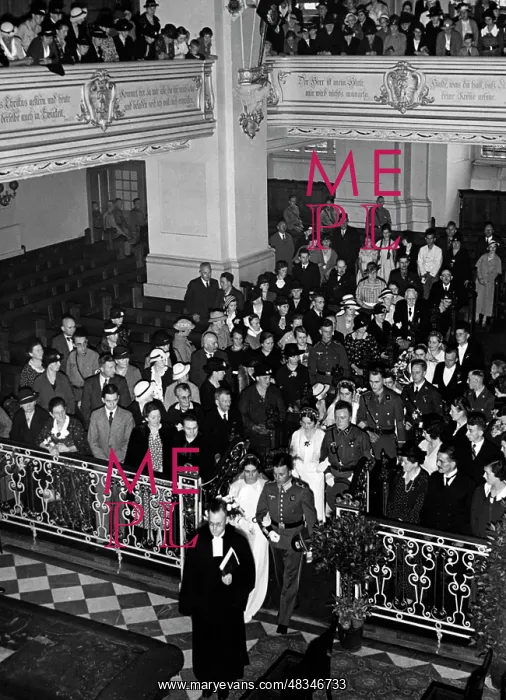: Wedding of the Luise Brides in the garrison : Wedding of the Luise Brides in the garrison