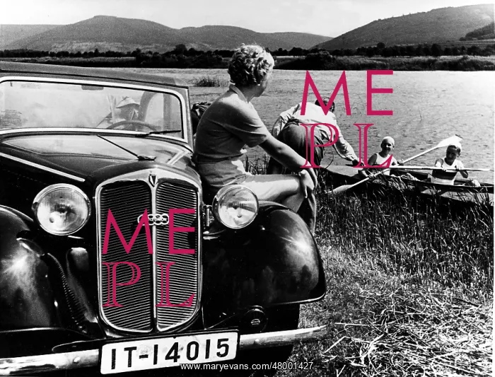 : Weekend gateway with car and folding kayak, 1936 : Weekend gateway with car and folding kayak, 1936