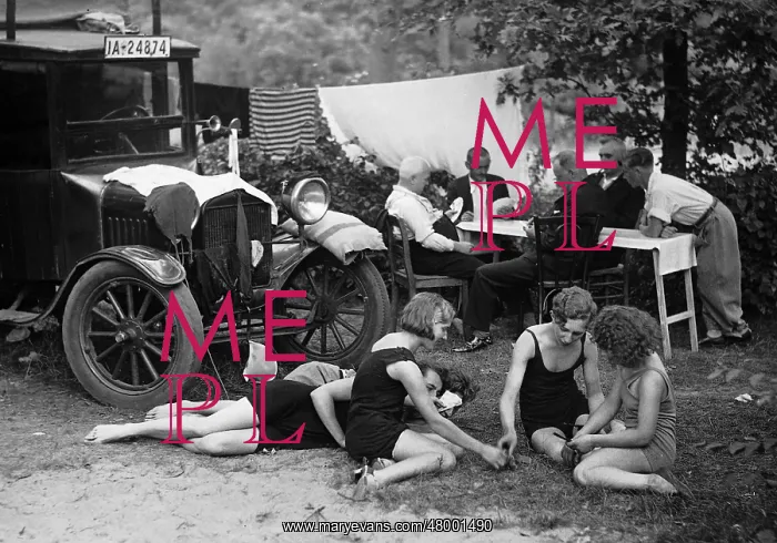: Weekend getaway in the Tegel Forest, 1932 : Weekend getaway in the Tegel Forest, 1932