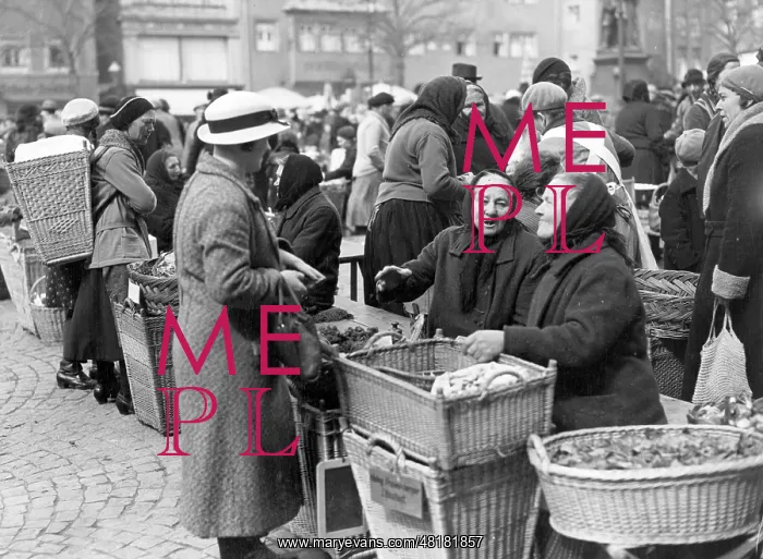 : Weekly market in Jena, 1936 : Weekly market in Jena, 1936