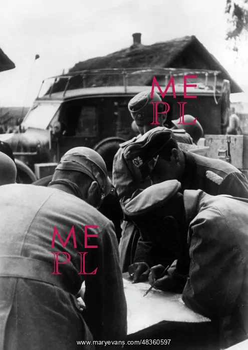 : Wehrmachts soldiers at a command post on the eastern front : Wehrmachts soldiers at a command post on the eastern front