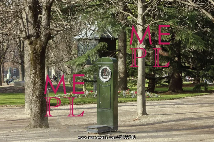  : Weighing machine, Jardin du Luxembourg, Paris, France