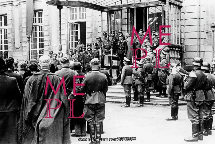 : Welcoming returnees in Colmar, 1940 : Welcoming returnees in Colmar, 1940