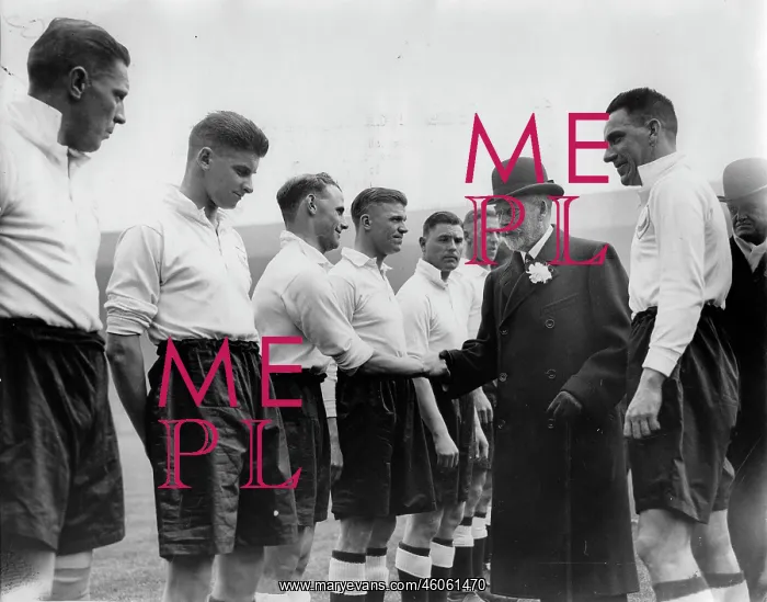 : Welcoming the soccer players : Welcoming the soccer players