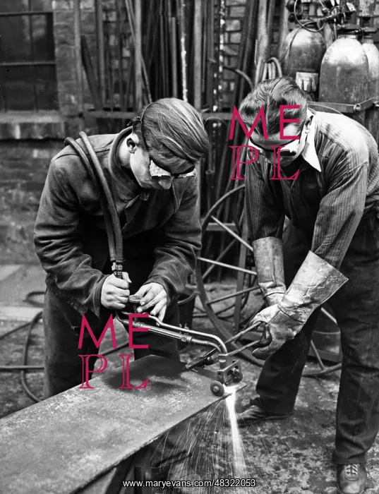 : Welding work in Germany, 1942 : Welding work in Germany, 1942