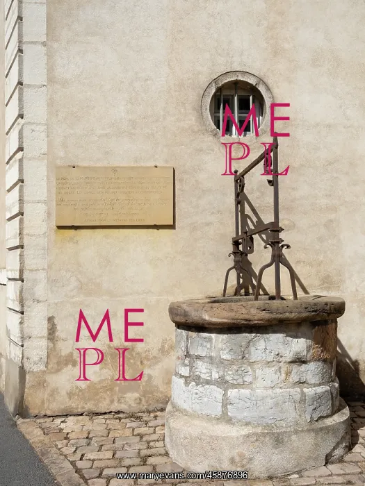 : Well, Couvent des Ursulines, Macon, Burgundy, France : Well, Couvent des Ursulines, Macon, Burgundy, France