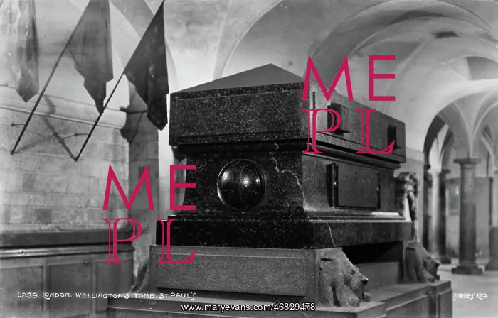 : Wellington's Tomb at St. Paul's Cathedral : Wellington's Tomb at St. Paul's Cathedral