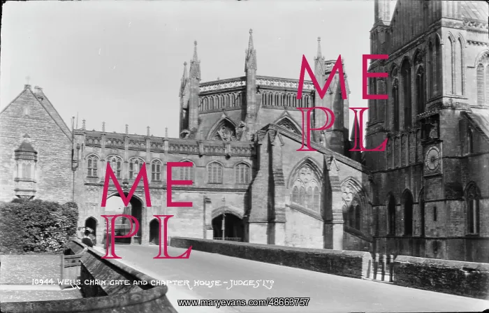 : Wells Chain Gate and Chapter House : Wells Chain Gate and Chapter House