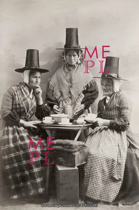 : The Welsh hat, Het Gymreig, similar to a top hat : The Welsh hat, Het Gymreig, similar to a top hat