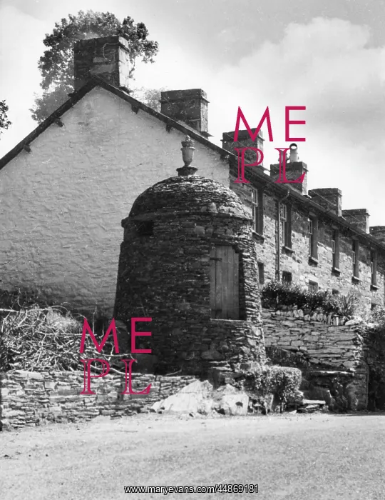 : WELSH LOCK-UP : WELSH LOCK-UP