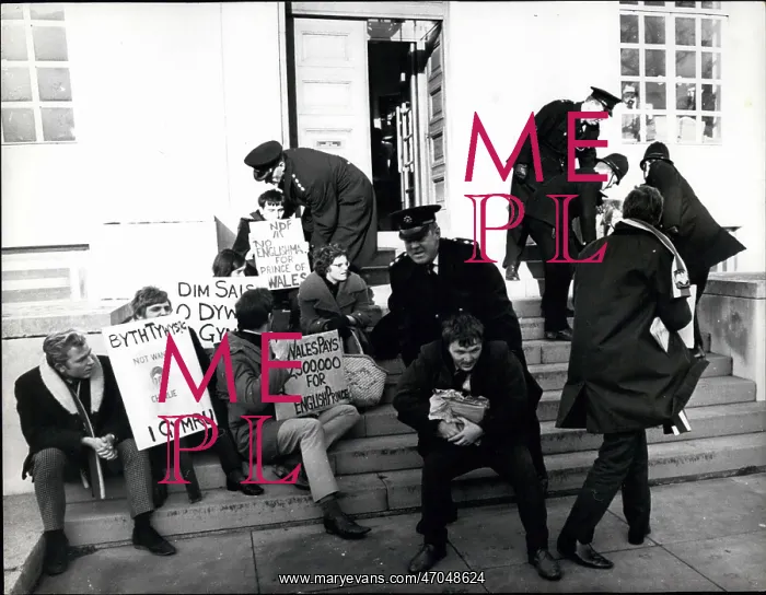 : Welsh Protest Prince of England : Welsh Protest Prince of England