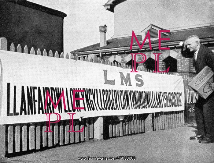 : Welsh train station, 1933 : Welsh train station, 1933