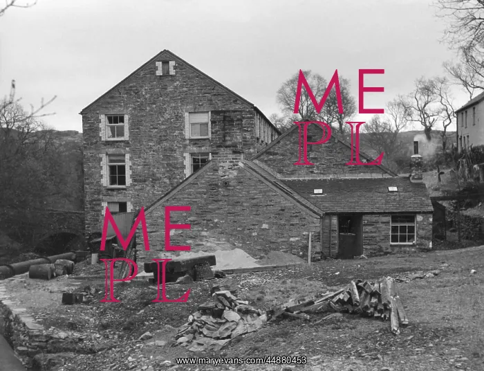 : WELSH WOOLLEN MILL : WELSH WOOLLEN MILL