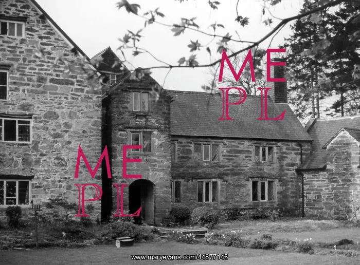 : WELSH YOUTH HOSTEL : WELSH YOUTH HOSTEL