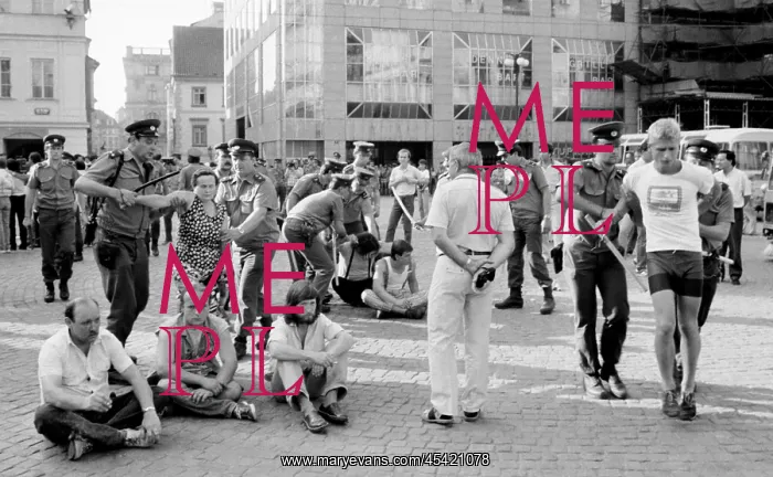 : Wenceslas Square - demonstration - protest - police : Wenceslas Square - demonstration - protest - police
