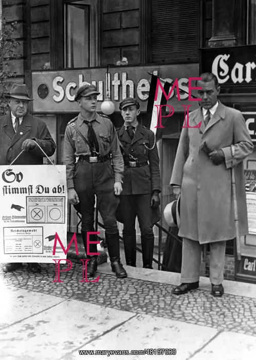 : Werner Beumelburg in front of a polling station, 1933 : Werner Beumelburg in front of a polling station, 1933