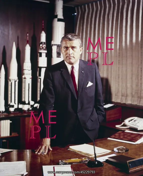 : Wernher von Braun (1912-1977), in his office, ? : Wernher von Braun (1912-1977), in his office, ?