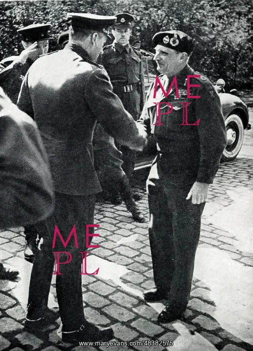: Western Allies link up with Russian Red Army, WW2 : Western Allies link up with Russian Red Army, WW2