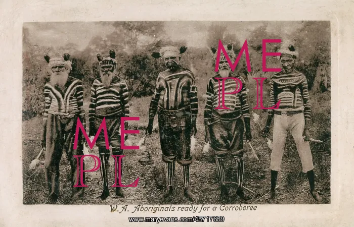 : Western Australia - Aborigine Elders ready for a Corroboree : Western Australia - Aborigine Elders ready for a Corroboree