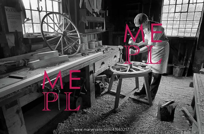 : Wheelwright makinbg wooden wheels, Blists Hill, Ironbridge : Wheelwright makinbg wooden wheels, Blists Hill, Ironbridge