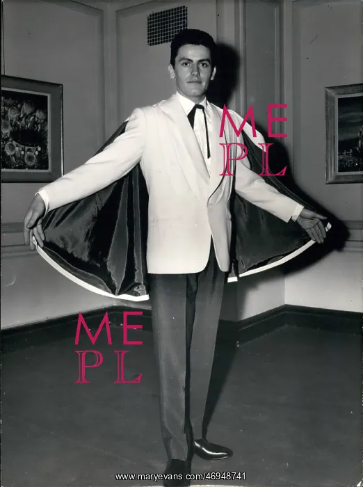 : White dinner jacket modelled in Paris : White dinner jacket modelled in Paris